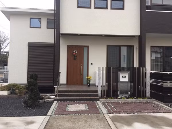 Nàng dâu Việt cho hay, vợ chồng chị tìm hiểu rất nhiều ngôi nhà và căn nào ông xã chị cũng thích. Tuy nhiên, chị cảm thấy những lựa chọn đó chưa hợp lý về giá cả và phong thủy nên không chốt. Tiêu chí chọn nhà của chị Ánh là căn hướng mặt trời mọc và phải có vườn. Ngôi nhà hiện tại hội đủ yêu cầu chị cần.