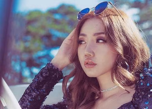 Gu ăn mặc của Orange cũng bắt kịp xu hướng thời trang và tạo ra cá tính riêng cho mình.