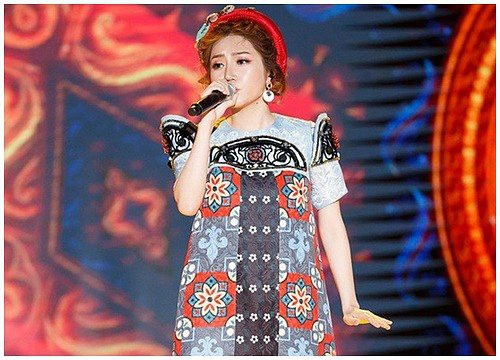 Nhận xét về nhan sắc của Hoàn Mỹ, nhiều dân mạng để lại bình luận rằng: "Trước đây, cô sở hữu gương mặt cùng gu thời trang quê mùa. Khuôn mặt góc cạnh cùng chiếc mũi không cao và đôi mắt một mí. Nhưng khi nhập showbiz, Orange gây ấn tượng với chiếc mũi cao thanh tú, đôi mắt to tròn và mái tóc nhuộm màu cá tính. Chúc mừng bạn".