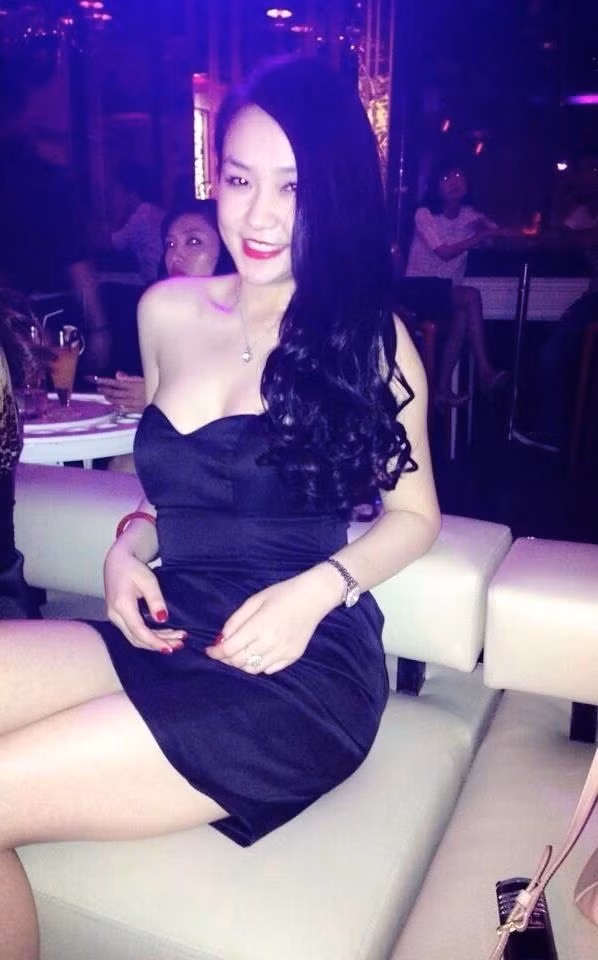 Body nóng bỏng của bà xã ca sĩ Tuấn Hưng khiến nhiều người ngưỡng mộ.