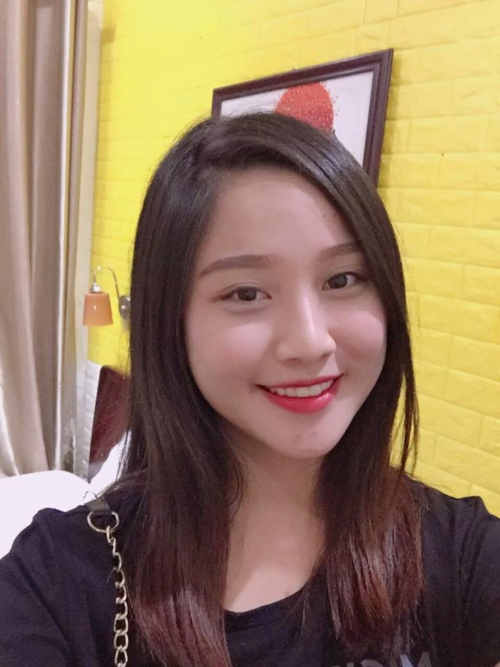 Sau khi bức ảnh kia xuất hiện trên mạng, tài khoản cá nhân của Phan Trinh được nhiều người tìm đến để kết bạn và làm quen với cô bạn này.