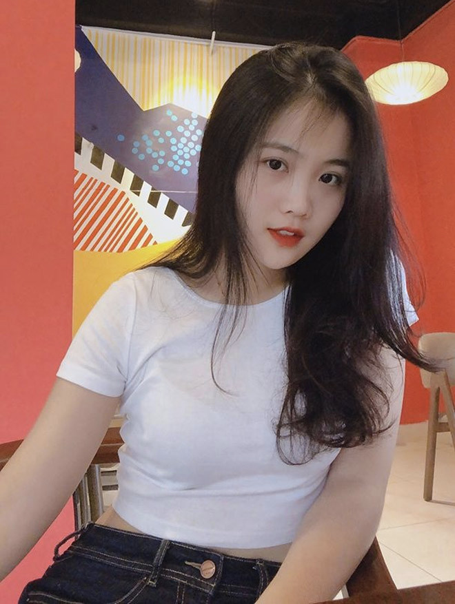 Nguyễn Hoàng Anh là bạn gái của Văn Hậu. Cô nàng này sinh năm 1999, hiện là sinh viên Đại học Lao động Xã hội tại Hà Nội.