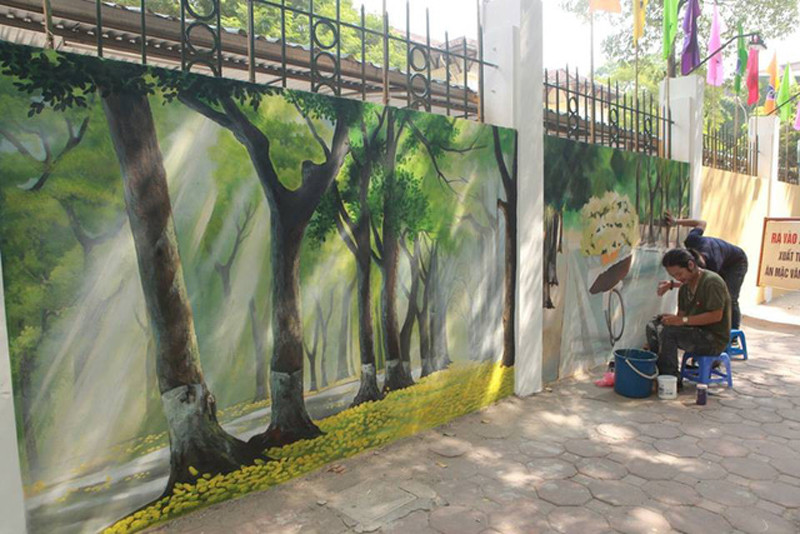  Phố Phan Đình Phùng: Con phố Phan Đình Phùng rợp bóng cây xanh cũng vừa được khoác lên mình tấm áo mới bằng những tranh bích họa cỡ lớn.