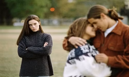 Co nen yeu nguoi yeu cu cua ban than?