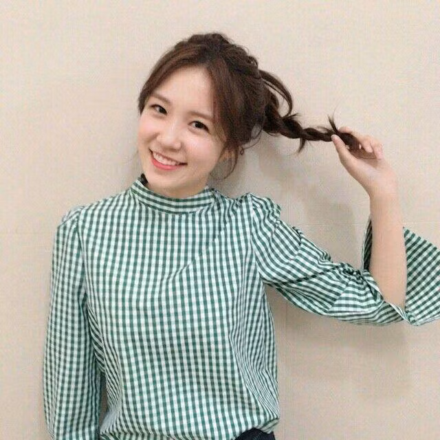 Trở thành phóng viên của đài truyền hình SBS từ cuối năm 2013, Jang Ye Won chưa thực sự gây ấn tượng với khán giả vào giai đoạn đầu khi lên sóng một số chương trình giải trí. Chính khoảnh khắc "gây thương nhớ" tại World Cup 2014 đã đưa tên tuổi Jang Ye Won vụt sáng.