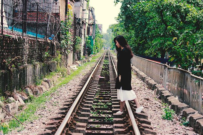 Có thể nói chụp ảnh trên đường sắt là một địa điểm sáng tác không bao giờ cạn của các nhiếp ảnh gia. Cũng từ những đoạn đường ray này không ít những tuyệt tác đã được ra đời nhưng ít ai biết rằng cũng chính từ đây tiềm ẩn rất nhiều hiểm họa.