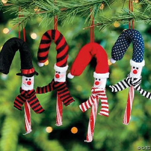 Không chỉ để ăn, những cây kẹo gậy Giáng Sinh còn được các bạn trẻ sử dụng làm vật trang trí cho góc làm việc hay cây thông Noel ở nhà, văn phòng của mình.