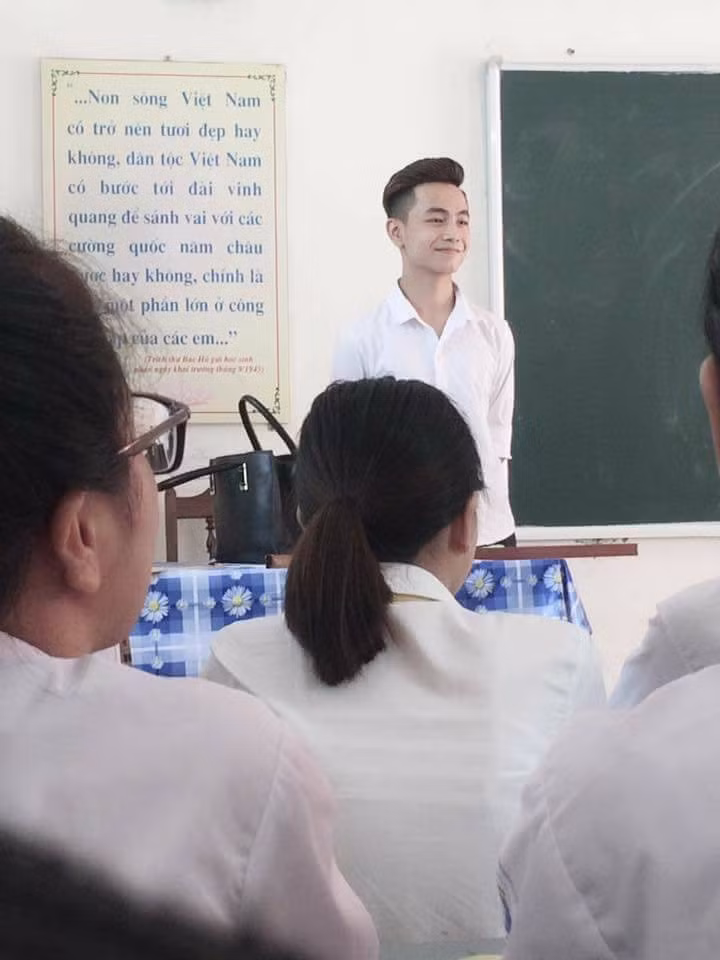 Tuy nhiên, cũng theo nhiều dân mạng, khuôn mặt của thầy trợ giảng tên Đại được đánh giá điểm 8 thì chiều cao chỉ ở mức điểm trung bình.