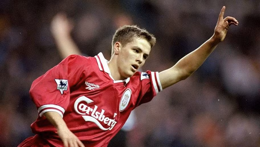Vào năm 1998, Michael Owen được mệnh danh là thần đồng tuổi 19 của bóng đá Anh. Tiền đạo này đã ghi 37 bàn sau 80 lần ra sân trong màu áo của Liverpool trong lứa tuổi U19.