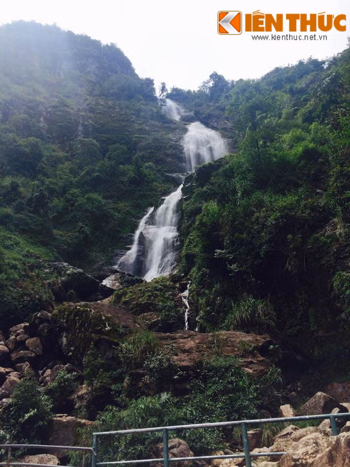 Ngoài ngắm biển mây vào những buổi sáng tinh mơ, dân phượt còn tìm đến Sapa vào mùa hè để ngắm thác. Ở Sapa có những con thác nổi tiếng như thác Bạc, thác Mây hay Thác Tình Yêu.