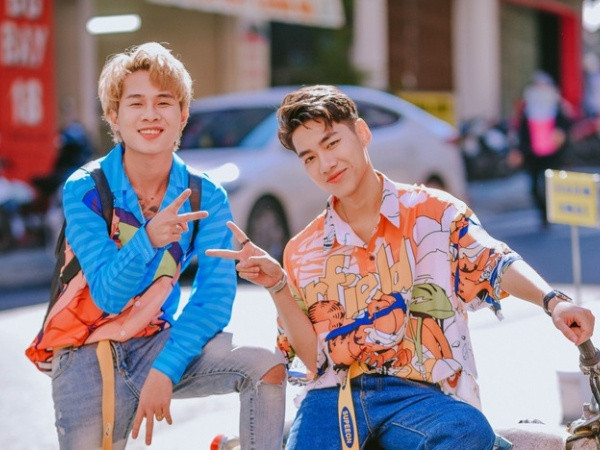 Trong những ngày gần đây, người hâm mộ bộ đôi ca sĩ của bản hit Sóng gió cảm thấy lo lắng bởi thông tin Jack và K-ICM đang có mâu thuẫn rạn nứt trong tình cảm. Sau tin đồn Jack bị công ty quản lý giữ hết tài sản, bóc lột sức lao động và về quê không một xu dính túi, dân mạng càng thêm nghi ngờ khi trong show diễn ở Hưng Yên chỉ có mình K-ICM xuất hiện.