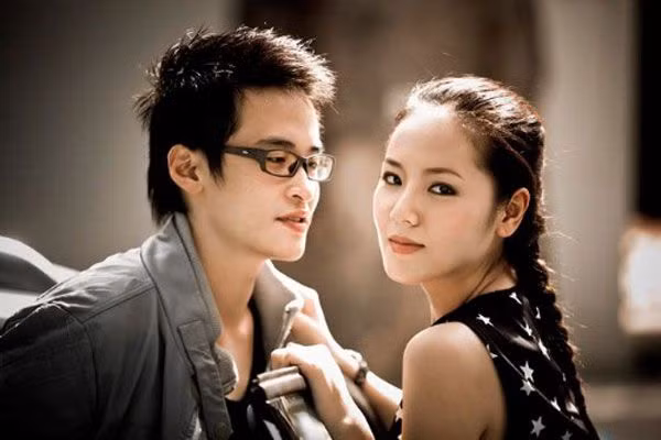 Gặp nhau từ Sao mai điểm hẹn, sự kết hợp của Hà Anh Tuấn và Phương Linh trong album Ngày hát đôi được khán giả đón nhận nồng nhiệt. Một trong những ca khúc đình đám nhất của cặp đôi này chính là Cơn mưa tình yêu. Hai người ăn ý đến mức nhiều fan đã kỳ vọng rằng họ sẽ nên duyên ngoài đời thật vào một ngày không xa.