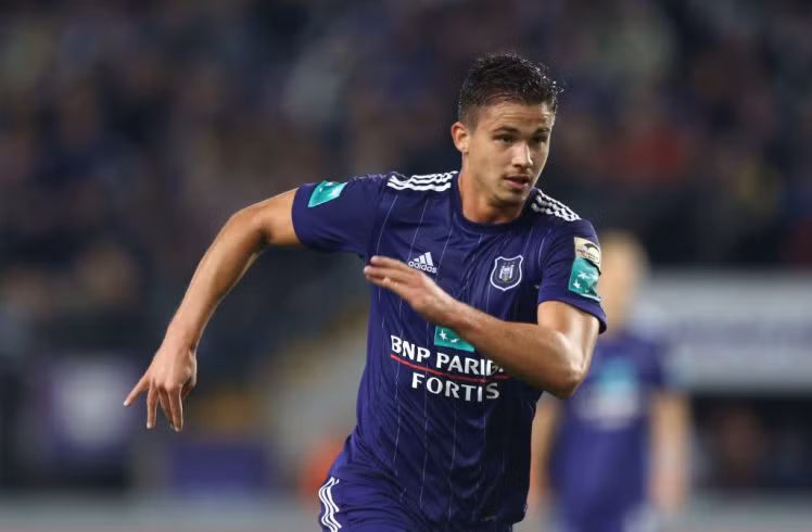 Sao Anderlecht nóng lòng đến M.U: Theo tin từ Metro, tiền vệ Leander Dendonker đang rất nóng lòng đến Man Utd thi đấu và Anderlecht cũng sẵn sàng giúp anh đạt được tham vọng của mình. Metro