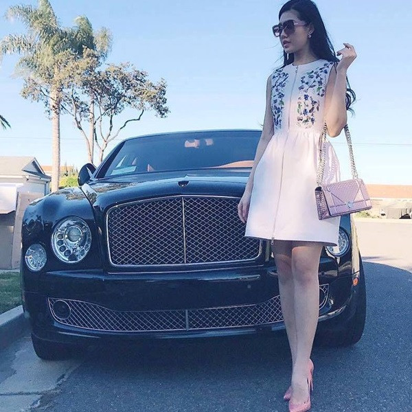 "Đáng ra cô gái nên về luôn chứ chờ đợi làm gì đến sáng khổ sở như thế. Đàn ông không trân trọng mình thì thôi bỏ đi. Chắc sau vụ này thì đôi trai gái này cũng tan vỡ chứ hi vọng gì". Rất nhiều bình luận của dân mạng về sự việc này.