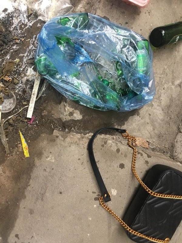 Thậm chí, thành viên này còn kể lại rằng, sáng hôm sau dậy anh ta nhìn ra cửa thì không thấy cô gái kém may mắn trên đâu, những thứ còn lại là vài chai bia đã bị đập vỡ, túi xách bên trong có tiền, kính và mấy cây son.