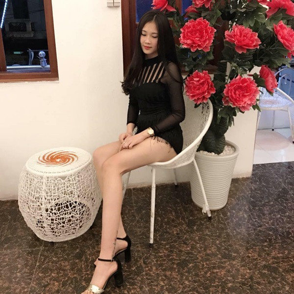 Hiện tại danh tính và trang cá nhân của "cô gái bị rơi vào hoàn éo le mùa World Cup" đang được dân mạng tò mò tìm kiếm.