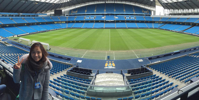 "Vì sở thích du lịch, sau khi đến vài sân ở Anh em mới nảy sinh ra ý định khi đến mỗi nước sẽ tham quan các SVĐ lớn để cho vào bộ sưu tập. Những chuyến đi của em đều có sự hỗ trợ tài chính từ bố mẹ. Từ đó trở đi, mỗi khi đi đâu em đều dành nửa ngày cho việc đến sân các CLB. Nhìn chung em thấy các sân đều to hơn Stamford Bridge." Khánh Linh cho biết thêm.