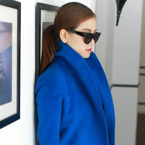 Ngoài thời gian làm việc tại ngân hàng và những show thời trang, Ngọc Xốp còn nhận làm người mẫu cho các thương hiệu quần áo nổi tiếng.