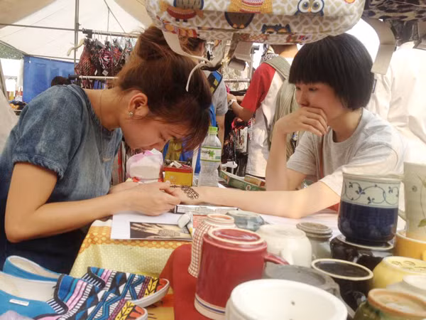 Sẵn bàn tay khéo léo, cẩn thận cùng với sự tư duy hội họa tốt đã giúp Lương Thu vượt qua rất nhiều hình xăm họa tiết khó và tỷ mỉ.