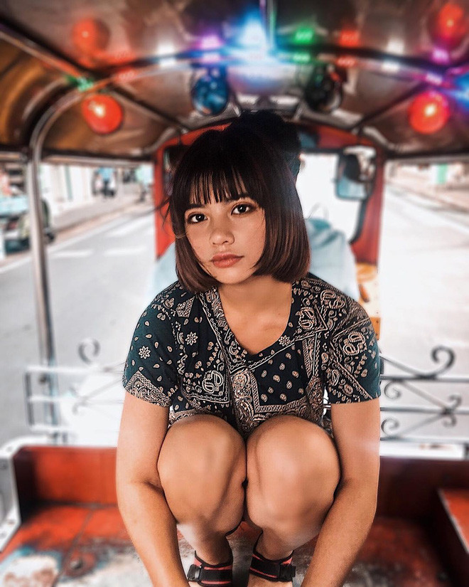 Thân hình xuề xòa, làn da ngăm đen, gương mặt vừa xấu lại quê... là tất cả những gì mà Vienna muốn mọi người nhìn thấy ở cô trong loạt ảnh của mình.