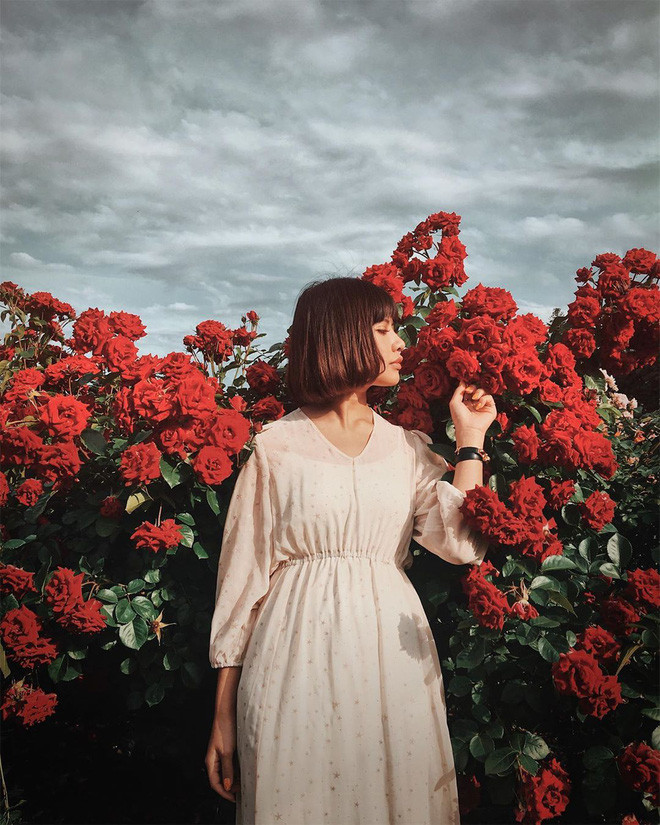 Cụ thể, cùng một background, cùng một hoàn cảnh - Vienna đã cho mọi người thấy hậu trường của những bức ảnh sống ảo của mình.