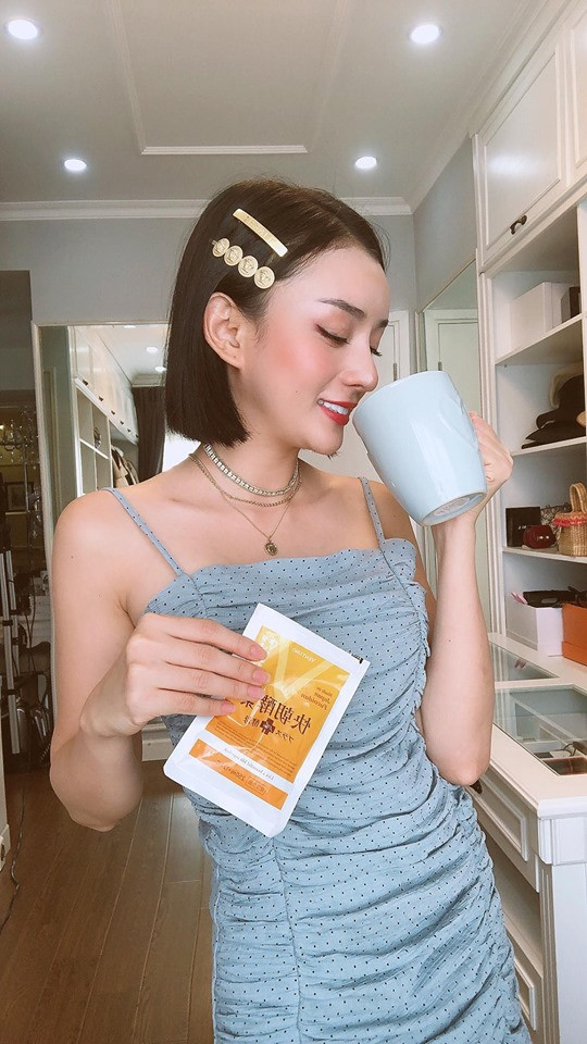 Không chỉ sở hữu dàn xe siêu sang khiến nhiều người phải ngưỡng mộ, Angela Chu còn có gương mặt và thân hình cực đẹp.