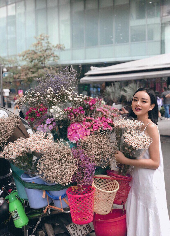 Để ủng hộ nàng hot girl Việt tiếp tục chụp ảnh đẹp, nhiều người đã không tiếc lời khen dành cho Angela Chu trong từng bức ảnh.