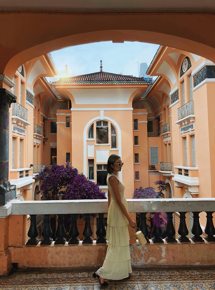 Trên trang cá nhân của mình, Angela Chu cũng thường xuyên chia sẻ những bức ảnh khá "so deep".