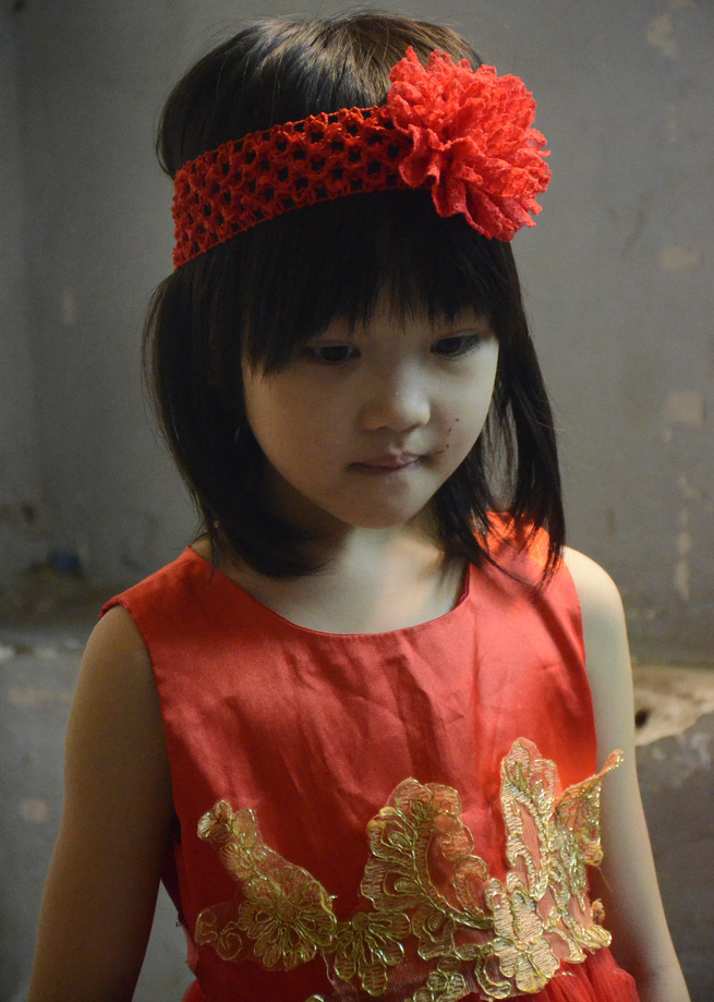 Khi được hỏi về việc đến trường và học chữ, bé Hoàng Anh cũng tỏ ra rất thích thú và cho biết ước mơ của mình đó là trở thành người mẫu thời trang.