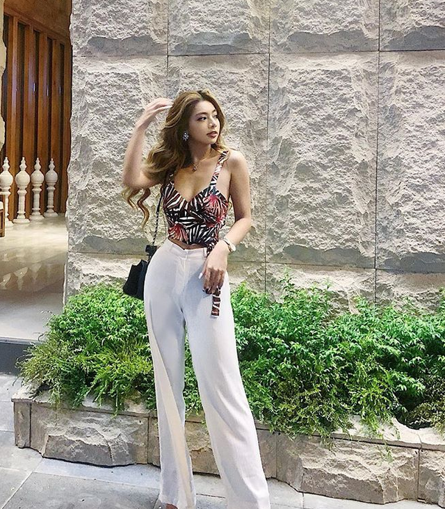 Vẻ đẹp nóng bỏng, kết hợp giữa đường nét của người con gái Việt và phong cách phương Tây của Katleen nhanh chóng thu hút sự quan tâm của công chúng.