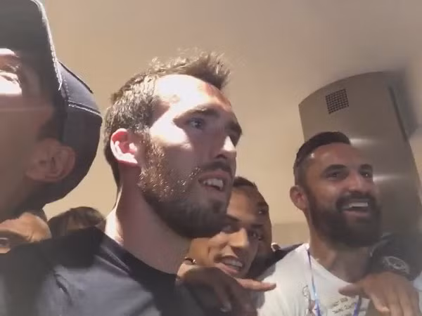 Leicester City đã vô địch với 7 điểm bỏ xa đội về nhì chính là Tottenham Hotspur.