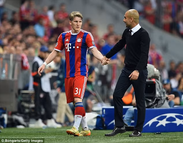 Tuy vậy, cũng phải thừa nhận rằng, tầm ảnh hưởng trên sân cỏ cũng như trong phòng thay đồ của Bastian không phải là không thể thay thế. Ảnh: Getty Images/ Goal.com.en.