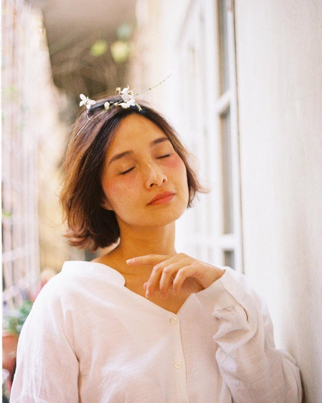 Minh Hạnh chưa từng chụp cho ai trong gia đình và mẹ chính là người mẫu đầu tiên và cũng rất đặc biệt khiến cô bạn có nhiều cảm xúc nhất khi thực hiện những bức hình của mình.