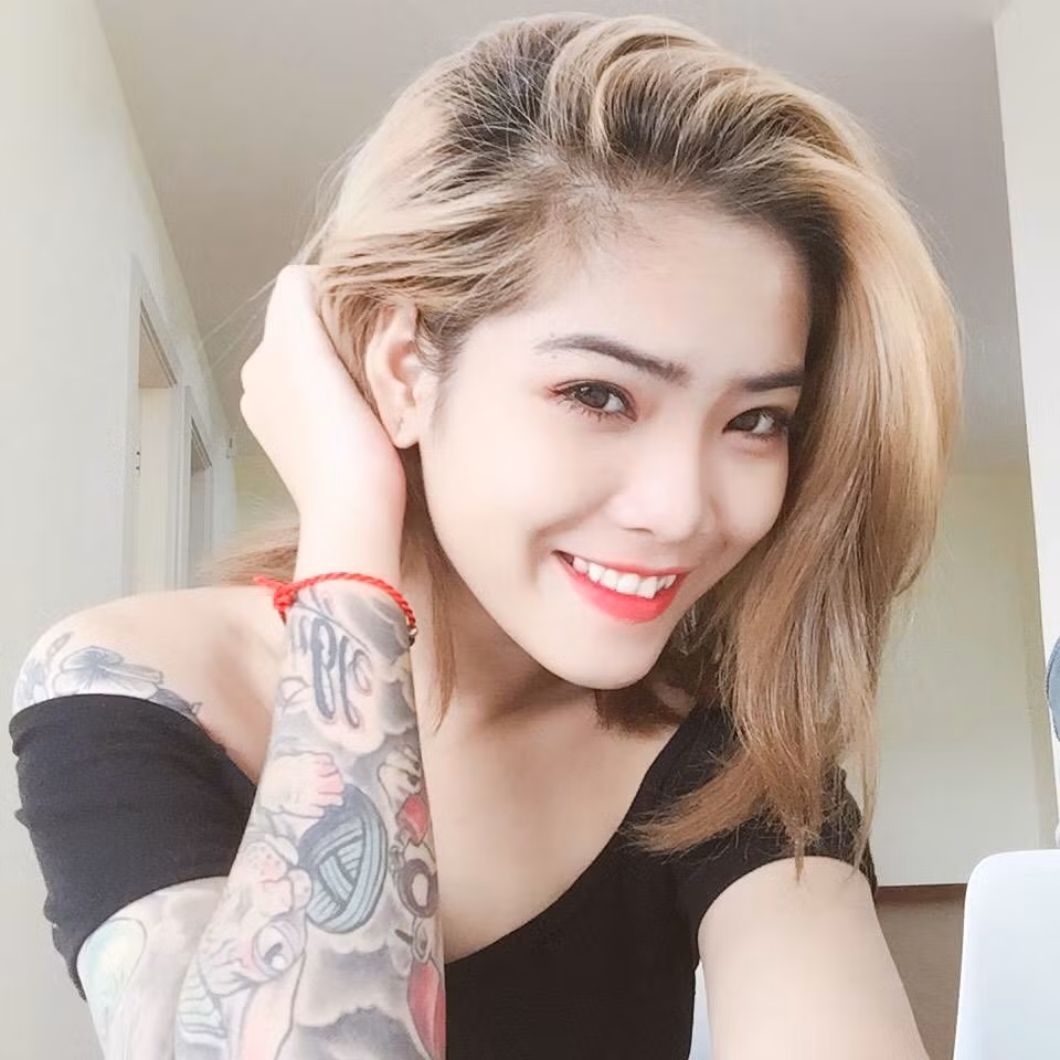 Đối với cộng đồng dancer, Hàn Kiều Vy (18 tuổi, đến từ Hải Phòng) không còn là gương mặt xa lạ. Không chỉ sở hữu nhan sắc xinh đẹp chẳng thua kém bất kì hotgirl nào cùng phong cách thời trang độc đáo, cô nàng dancer 9x Hải Phòng này còn gây được nhiều chú ý bởi sự đa tài của bản thân.