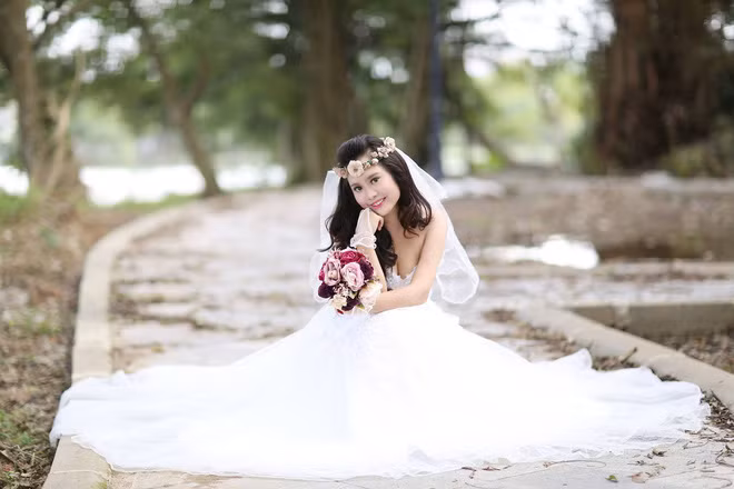 Tuy nhiên, sau khi kết hôn và mang thai, vấn đề cân nặng lại làm khổ Trang. Lúc sắp lên bàn đẻ, cô gái Nam Định quay về với 90kg. Sinh con xong được 6 tháng, người mẹ trẻ ổn định ở mức 75 kg.