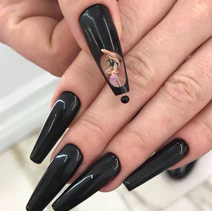 Khâu vá cũng được các chủ tiệm nail update vào bộ sưu tầm của mình.