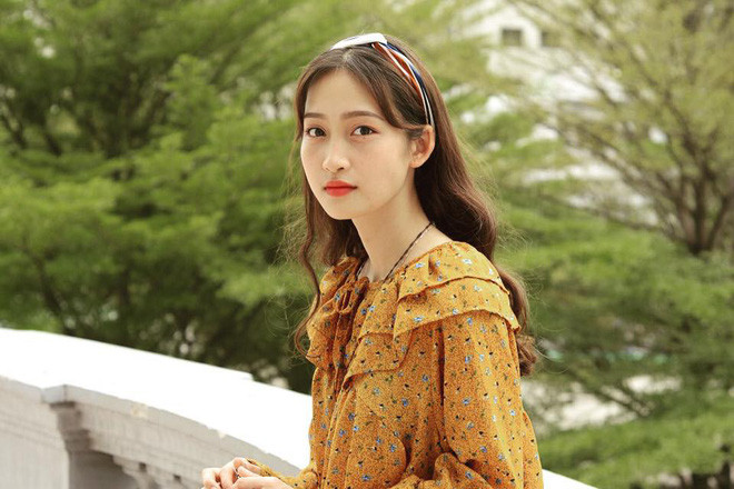 San đam mê âm nhạc từ nhỏ, thường tham gia CLB văn nghệ khi còn học cấp 3. Sau khi gặp 1 số người bạn yêu âm nhạc thì cô bạn này đã cùng họ cho ra đời những sản phẩm cover đình đám trên MXH.