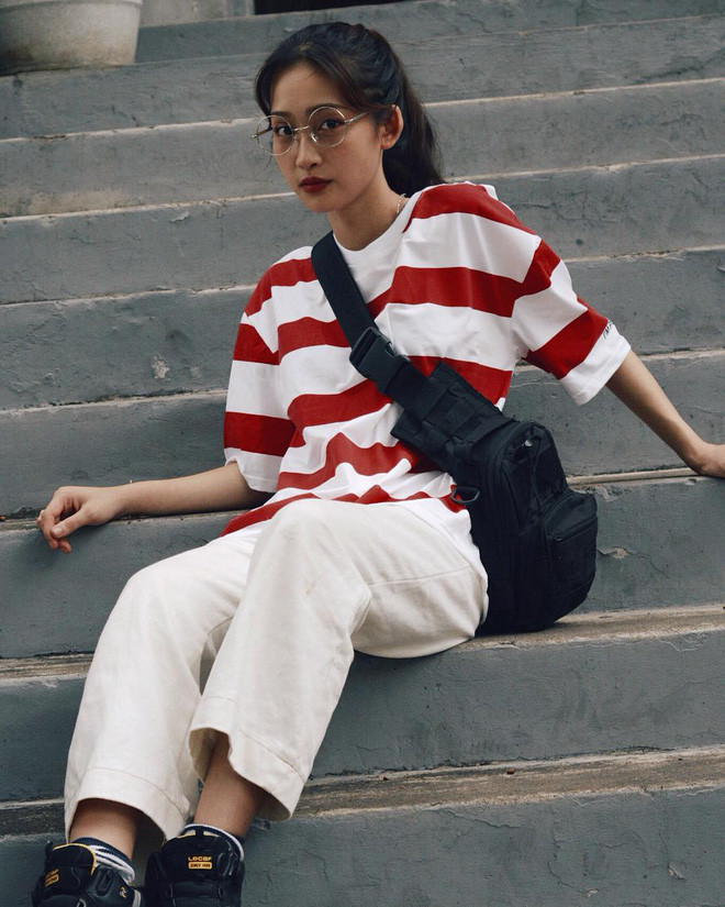 San sở hữu khuôn mặt cân đối với vẻ đẹp hài hòa, nhẹ nhàng. Thậm chí, nhiều người còn còn được so sánh hot girl hát cover này với những hotgirl mặt mộc đình đám như Jun Vũ, Khả Ngân, Trâm Anh.