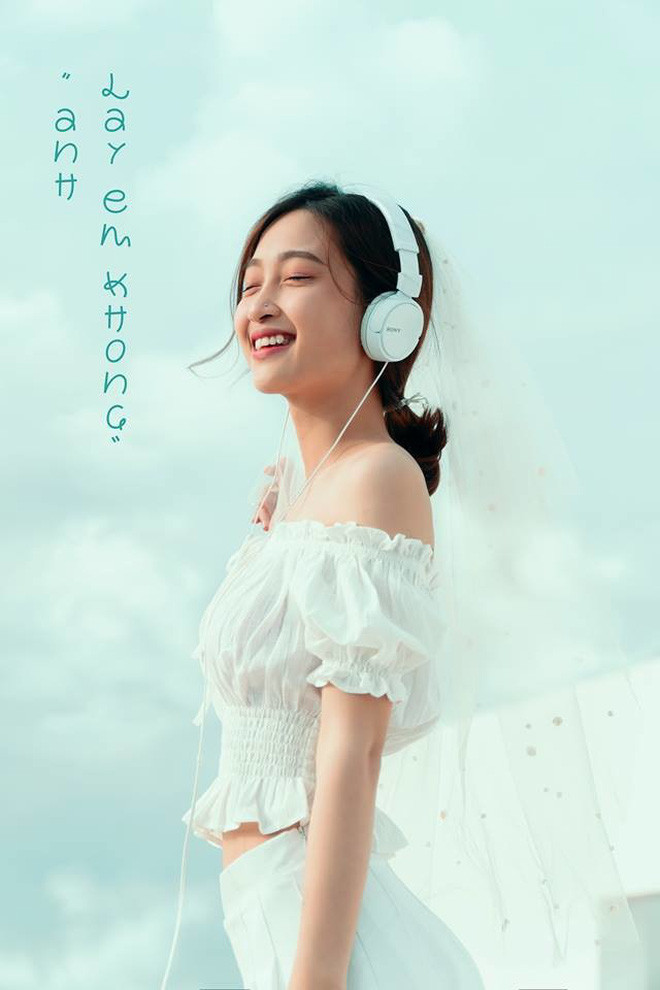 Trong tiêu chuẩn của nhiều anh em, những cô gái đã xinh mà còn hát hay thì chắc chắn sẽ được chấm 10 điểm. Điển hình như cô bạn hot girl cover mới nổi có tên Trần Dung (nickname: San), vào trang cá nhân của cô bạn này, bạn sẽ bị "đốn tim" thực sự.