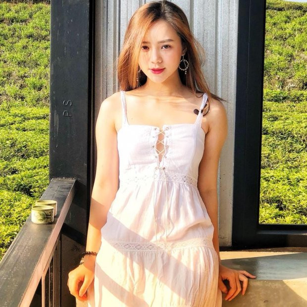 “Nhiều lời đề nghị khiếm nhã quá nên tôi cũng không nhớ, đại loại như: “Bao nhiêu tiền 1 đêm?”; “Đi tour với anh, em muốn gì cũng được”; “1000 USD/1 đêm”; “Anh sẽ nuôi em 50 triệu/1 tháng”…. Thực sự là rất nhiều những lời mời gọi. Tôi không trả lời vì tôi không quan tâm”, Quỳnh Kool chia sẻ.