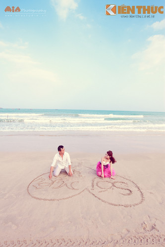 Hiện nay Miêu đang mang bầu bé Sóc, gia đình nhỏ ấy sẽ mãi tươi cười và hạnh phúc như những bức hình tuyệt đẹp kia.