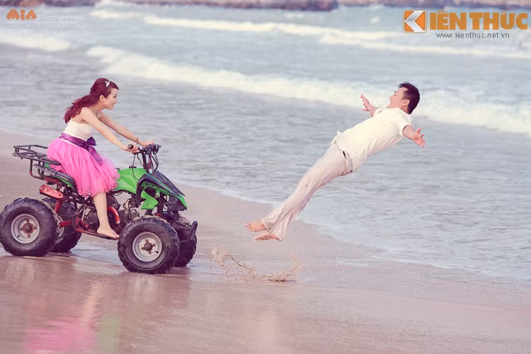 Trong bộ ảnh cưới mà mình thực hiện, Sói đã gặp rất nhiều chấn thương như u đầu hay chày tay. Nhưng chàng trai này vẫn tươi cười và chấp nhận hy sinh vì nghệ thuật.