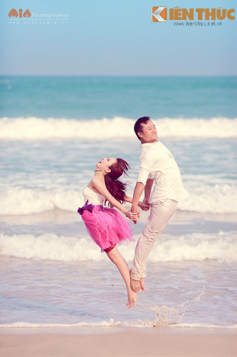 Hai bạn trẻ được ví như đôi sam, quấn nhau suốt ngày. Cùng nhau đi du lịch khắp nơi là những trải nghiệm tuyệt vời mà đôi bạn trẻ không bao giờ quên.