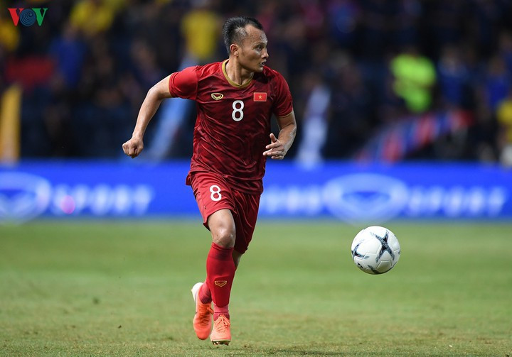 Bên cánh đối diện, HLV Park Hang-seo sẽ sử dụng Trọng Hoàng như thường lệ. Nhiệm vụ của đôi cánh trong trận chung kết là cực kỳ quan trọng bởi Indonesia tấn công biên rất tốt.