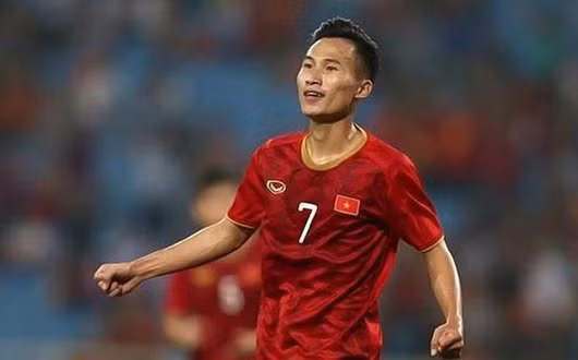 Chơi thấp hơn 1 chút so với cặp tiền đạo là Triệu Việt Hưng người lãnh nhiệm vụ kết nối hàng tiền vệ với tuyến trên, chia lửa với Hùng Dũng trong nhiệm vụ dẫn dắt lối chơi của cả đội. Anh chính là người đã ghi bàn kết liễu U22 Indonesia ở vòng bảng SEA Games 2019.