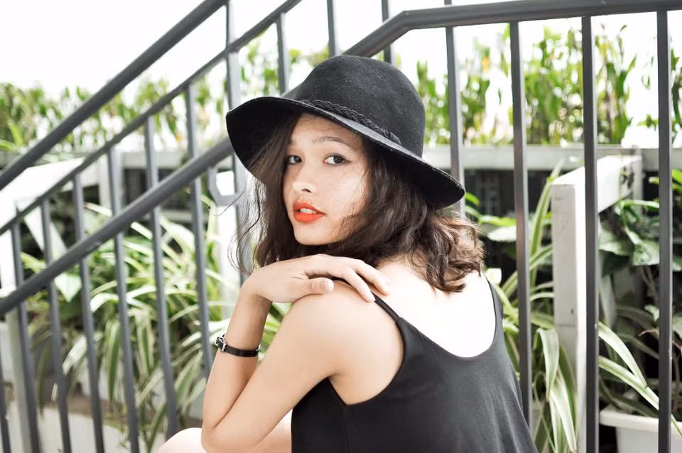 Ngoài việc ăn ảnh, Marie-Linh Gastel còn có guu thời trang khá thời thượng, đặc biệt là cách phối đồ của 9X lai Việt - Pháp này khá biến hóa, từ trẻ trung, năng động cho đến việc mặn mà, đằm thắm.