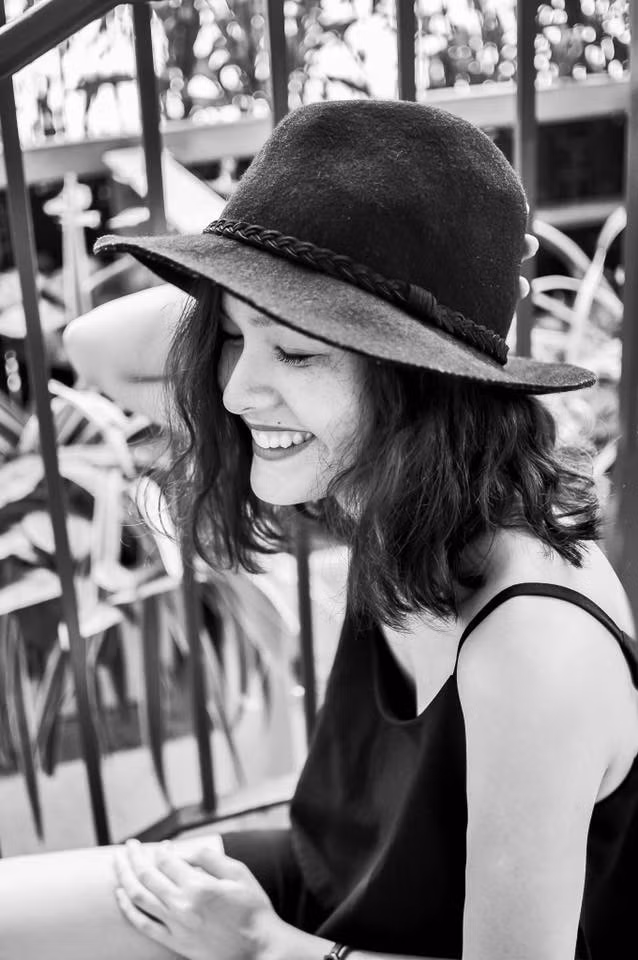 Cùng ngắm nhìn những góc ảnh tôn lên vẻ đẹp của bông hồng lai 9X Việt - Pháp là Marie-Linh Gastel. Ảnh trong bài: Facebook nhân vật.