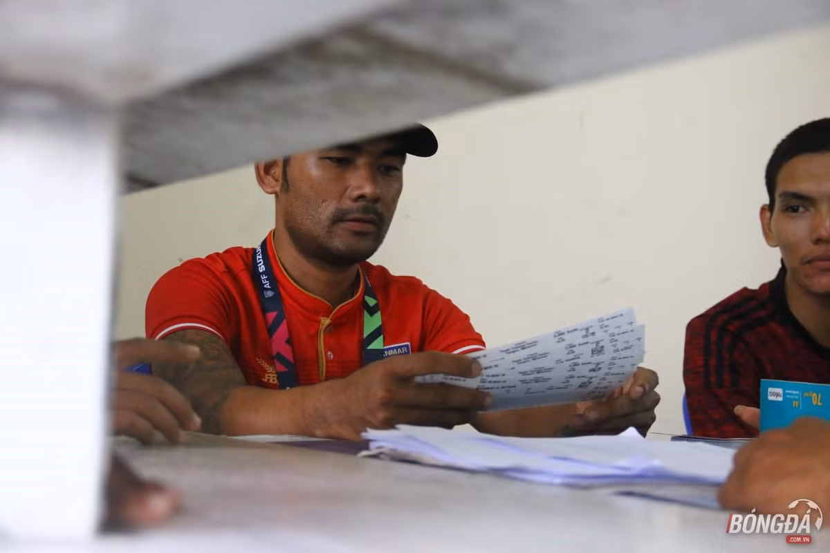 BTC AFF Cup tại Myanmar kiểm tra vé trước khi đưa đến tay các CĐV.