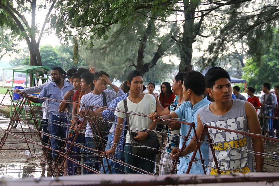 Vé xem trận đấu giữa Myanmar và Việt Nam trong khuôn khổ vòng bảng AFF Suzuki Cup 2018, có 2 mệnh giá 3.000 kyat (khoảng 45.000 đồng) và 5.000 kyat (75.000 đồng).