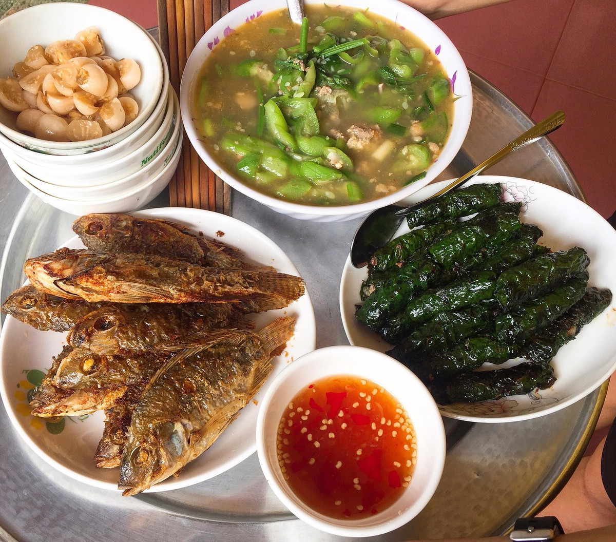 Bên cạnh việc khoe mâm cơm nấu để giữ chồng, các chị em đã phần đều cho rằng "Bữa ăn nhìn tuy đơn giản nhưng lại có sức mạnh vô cùng lớn tới hạnh phúc gia đình và ảnh hưởng đến việc giữ được chồng hay không rất lớn. Bởi một bữa ăn ngon khiến người đàn ông cảm nhận được sự quan tâm của vợ hoặc người yêu".